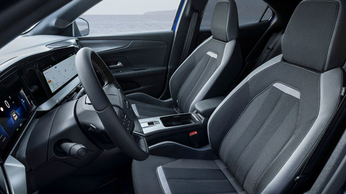 Ergonomická vyhřívaná sedadla s&nbsp;masážní funkcí